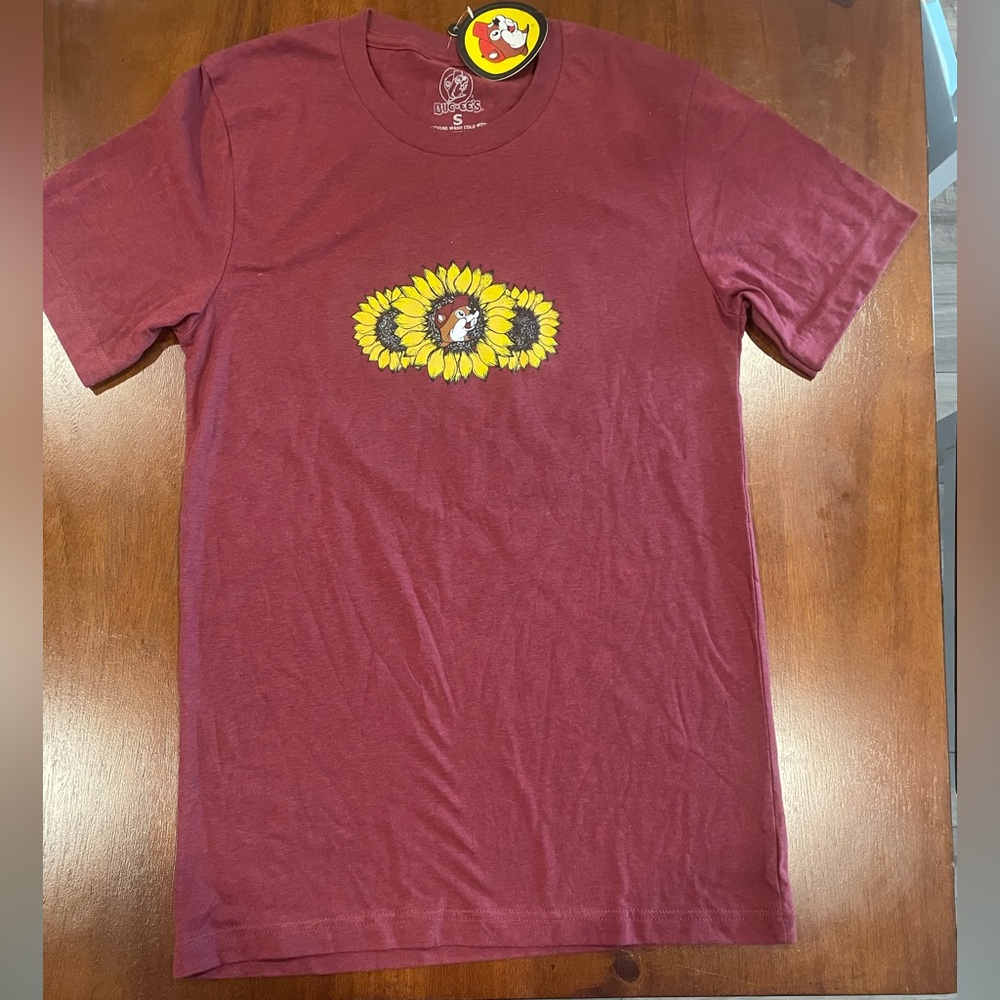 Buc-ees tshirt woman’s S
